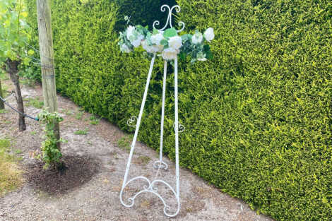 Cream Easel - 1.5m