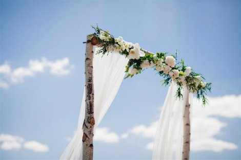 Green & White Flower Arbour Runner - Carrie