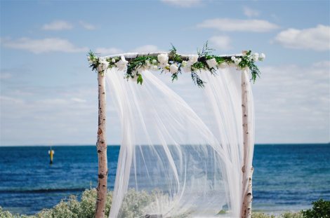 Green & White Flower Arbour Runner - Carrie