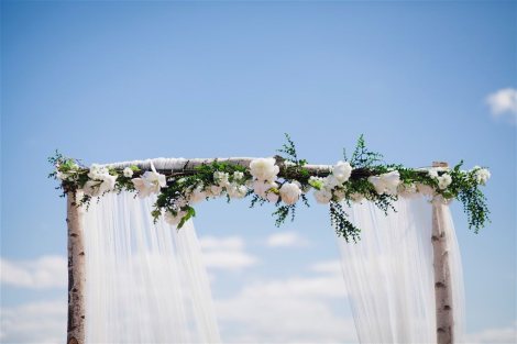 Green & White Flower Arbour Runner - Carrie