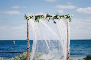 Green & White Flower Arbour Runner - Carrie