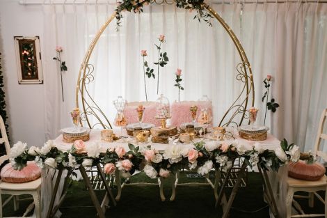 Rustic Sweetheart Table with Flowers