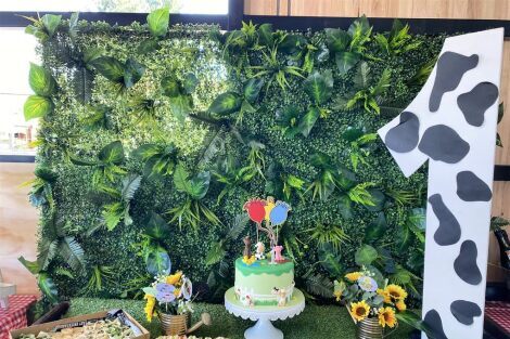 Green Wall Backdrop - 2m