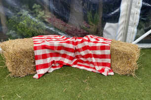 Chequered Rug for Hay Bales
