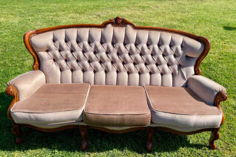 Vintage Couch - Latte